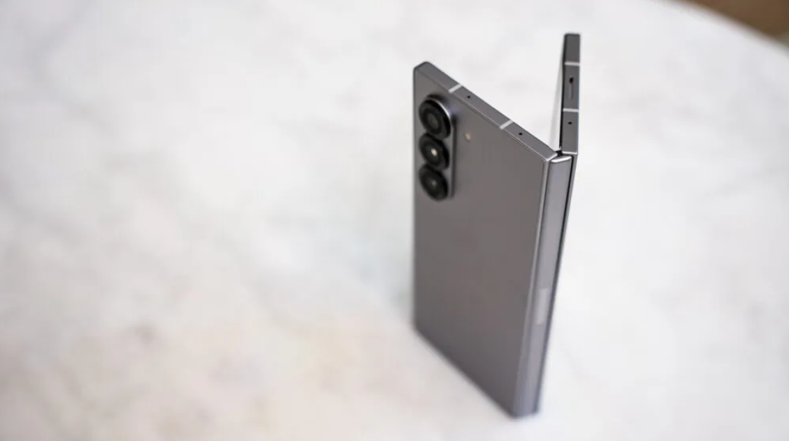 Tại sao giới chuyên gia công nghệ khuyên mua Galaxy Z Fold 7? - 1