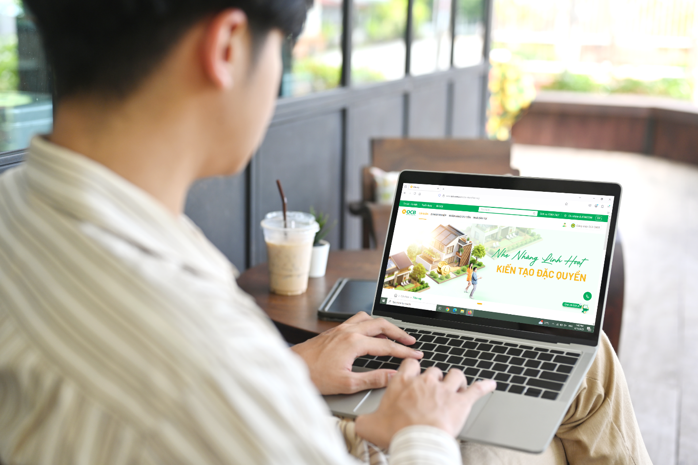 Người trẻ lựa chọn tận hưởng cuộc sống hay tích lũy tài sản? - 1