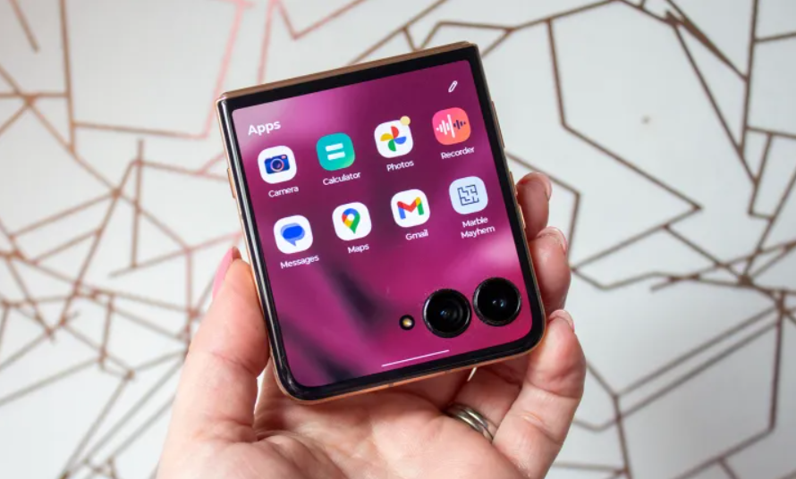 Xếp hạng smartphone màn hình gập có thiết kế thú vị nhất - 2