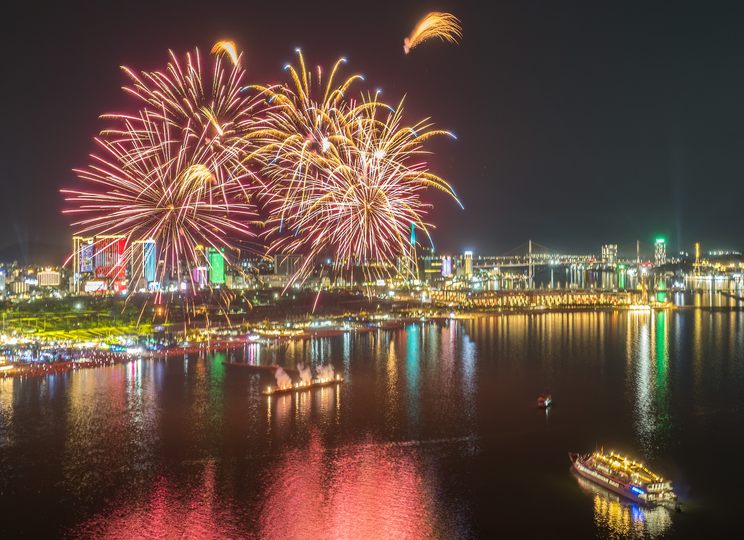 “Bắt sóng” địa điểm chơi đêm sôi động chưa từng có tại Quảng Ninh - 5