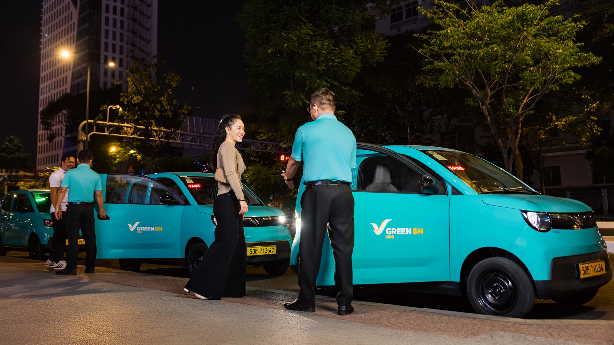 Lên 4 bánh vẫn nhẹ gánh, tài xế mạnh dạn xuống tiền với Minio Green - 1