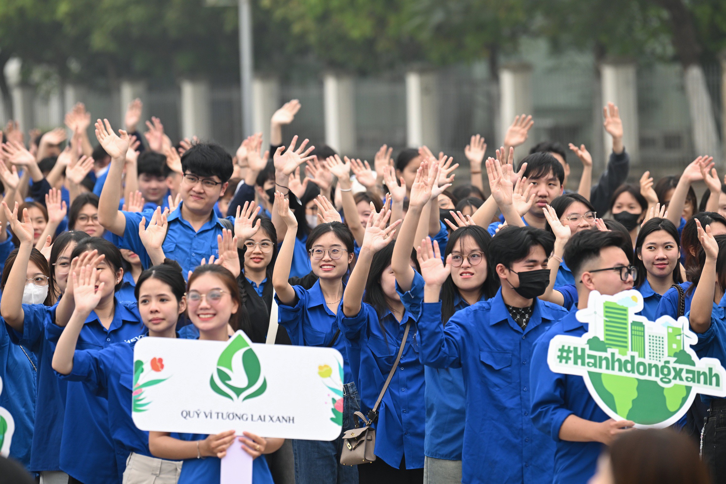 Hàng nghìn người xuống phố dọn rác, đổi đồ cũ trong ngày ra quân “Hành động Xanh” - 10