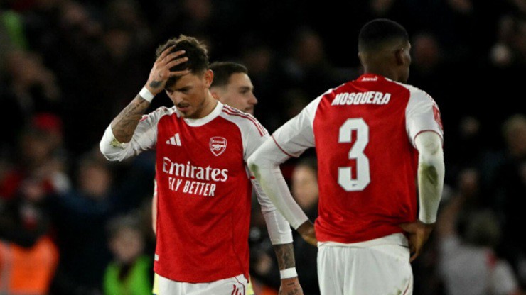 Arsenal thua 2 trận liên tiếp: Sự tự tin chạm đáy, coi chừng mất "cả chì lẫn chài" - 2