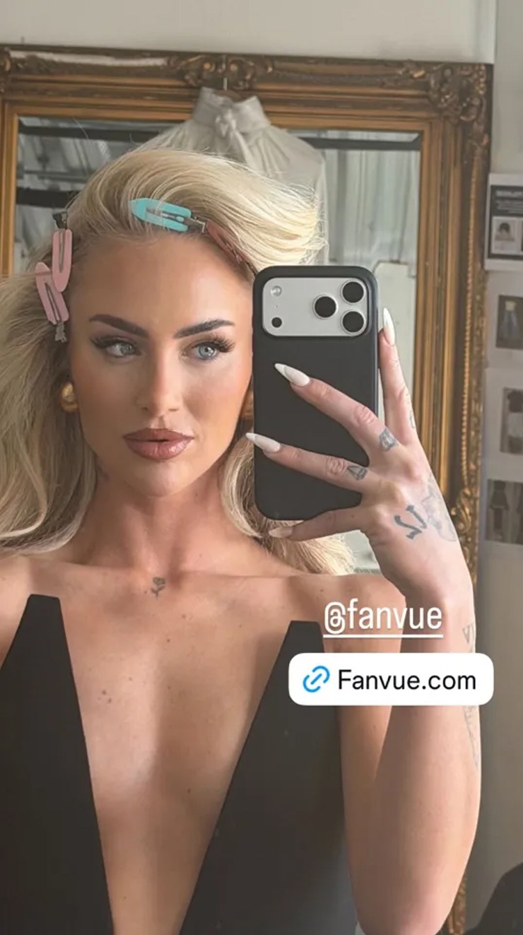 Nữ cầu thủ đẹp nhất thế giới "nửa kín nửa hở" táo bạo, fan đứng ngồi không yên - 1