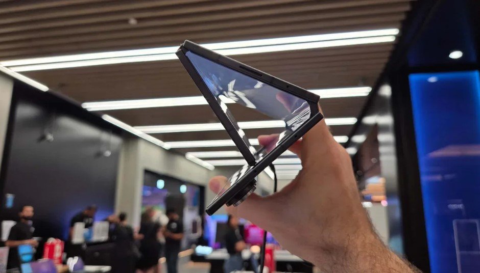 Galaxy Z Wide Fold là sự thay thế hoàn hảo cho điện thoại màn hình gập ba - 3