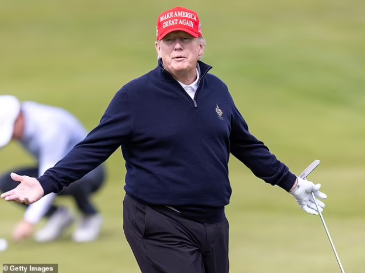 Lý do Tổng thống Trump bị "cấm cửa" khỏi CLB golf danh giá nhất thế giới? - 1