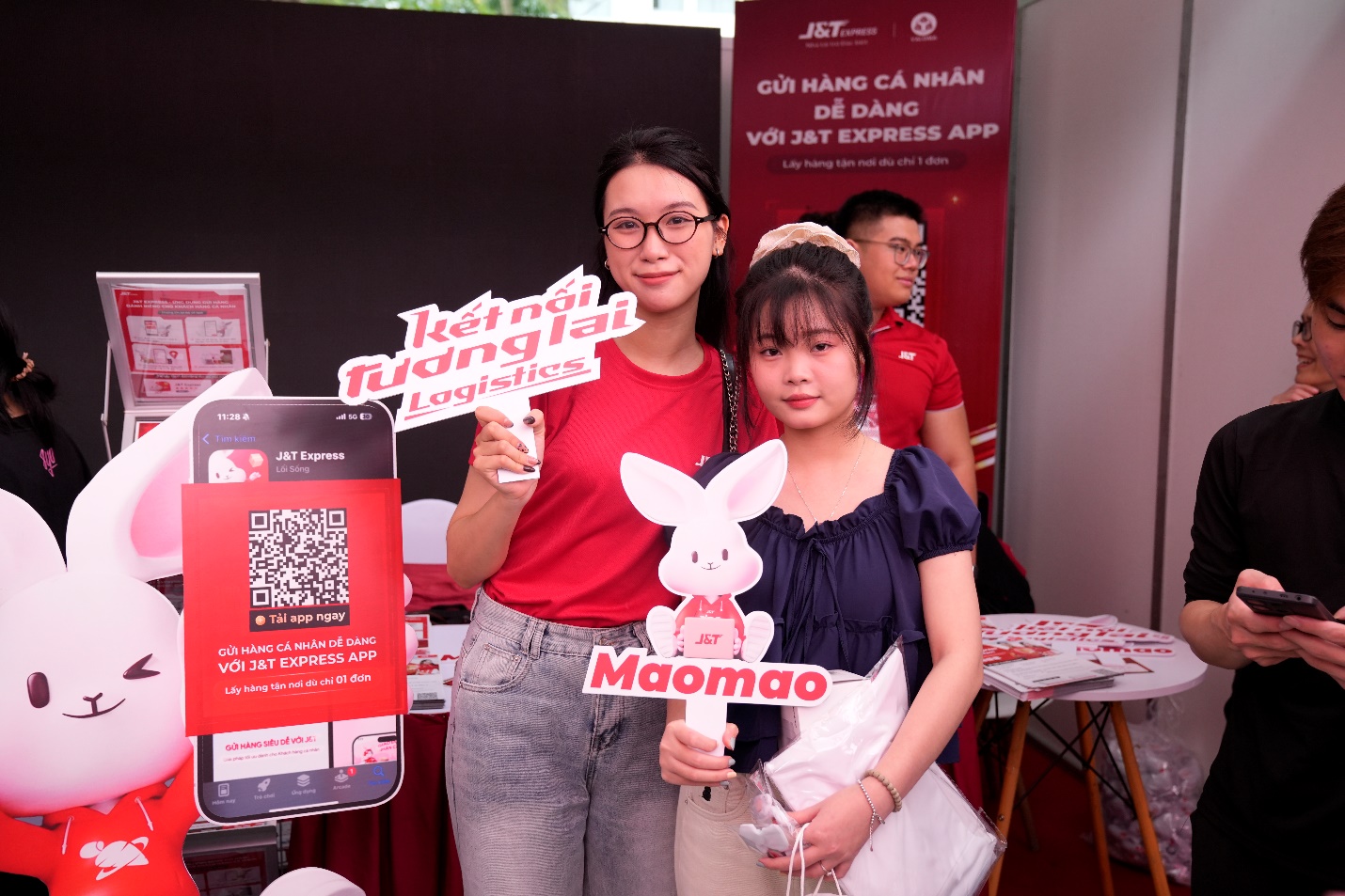 Nắng nóng, giao mùa thúc đẩy nhu cầu gửi hàng cá nhân tiện lợi - 1