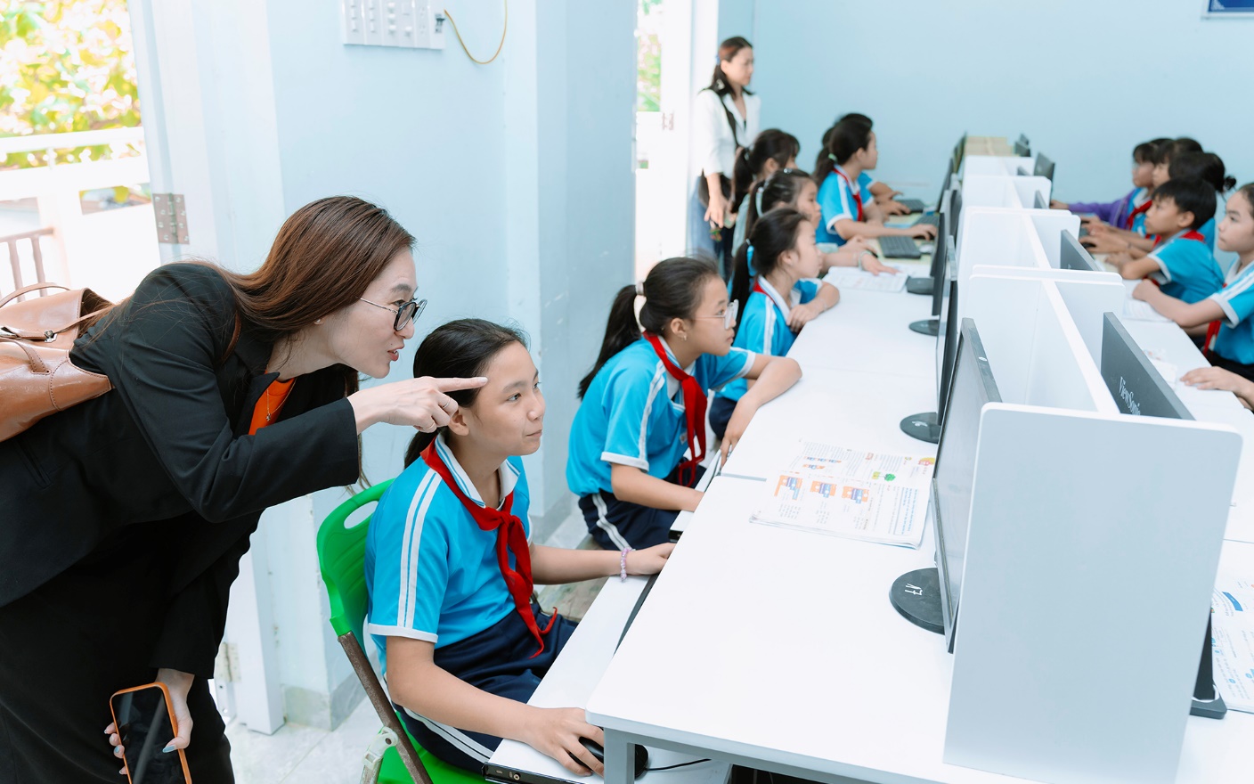 Tập đoàn FWD đồng hành phát triển giáo dục bền vững tại Khánh Hòa với gói hỗ trợ 1 tỷ đồng - 2