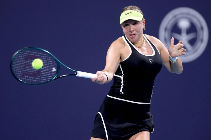 Mỹ nhân tennis "siêu vòng 1" khiến fan không nhận ra khi diện bikini táo bạo - 2