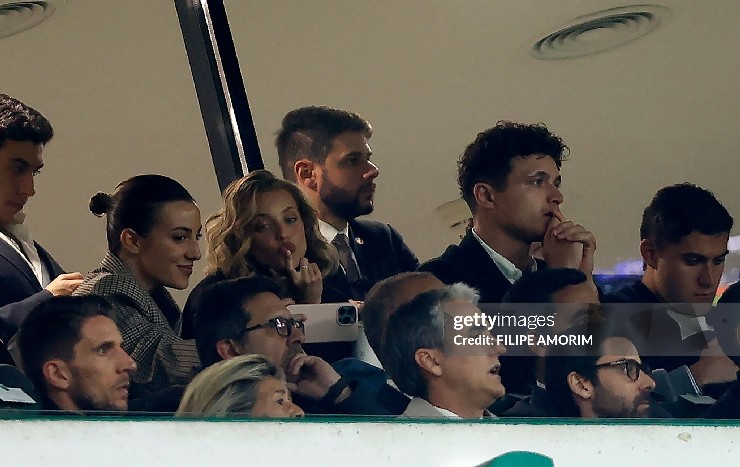 Nhà vô địch đua xe tình tứ bên bạn gái xinh như mộng, đập tan tin đồn chia tay - 1