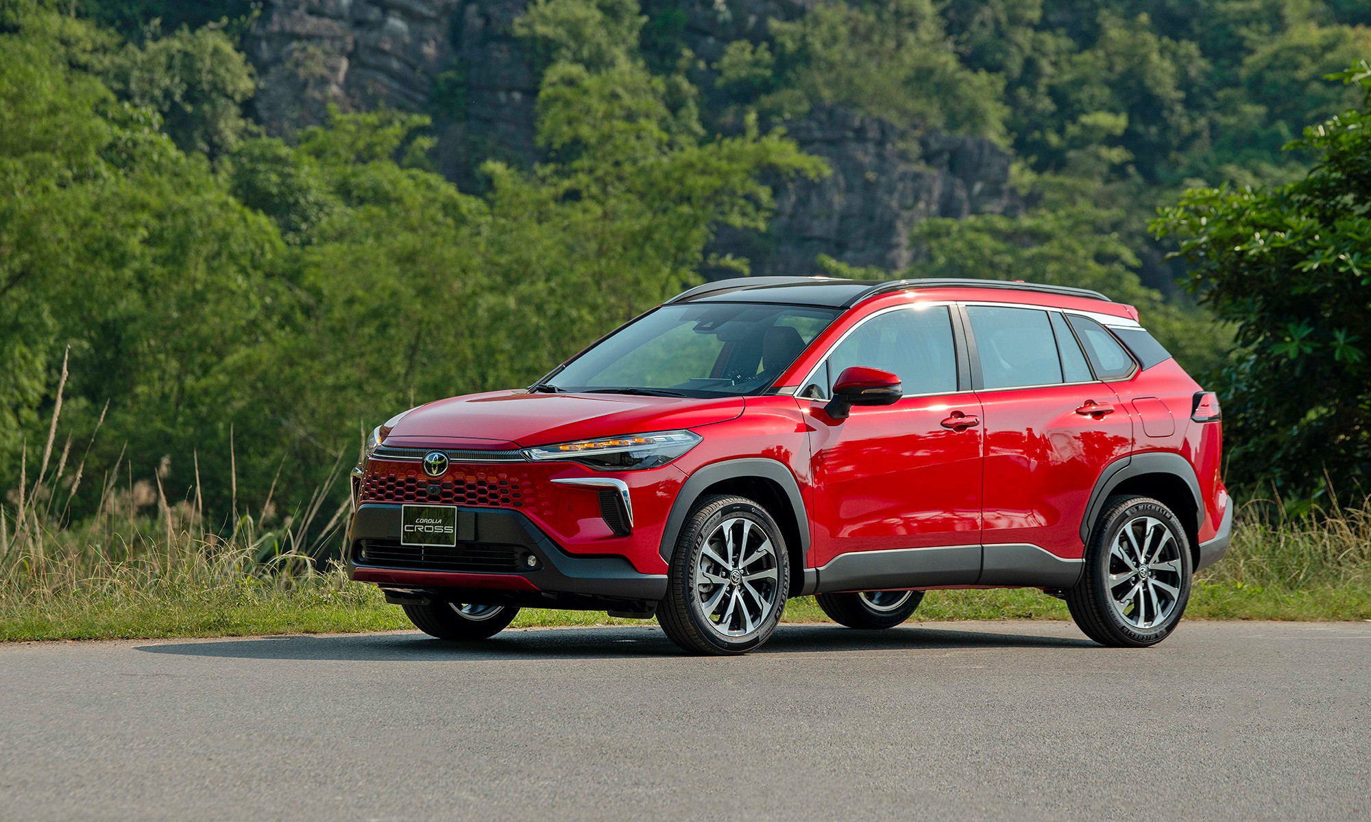 Toyota Corolla Cross 1.8V máy xăng khác gì bản hybrid khi chênh tới 85 triệu đồng? - 5