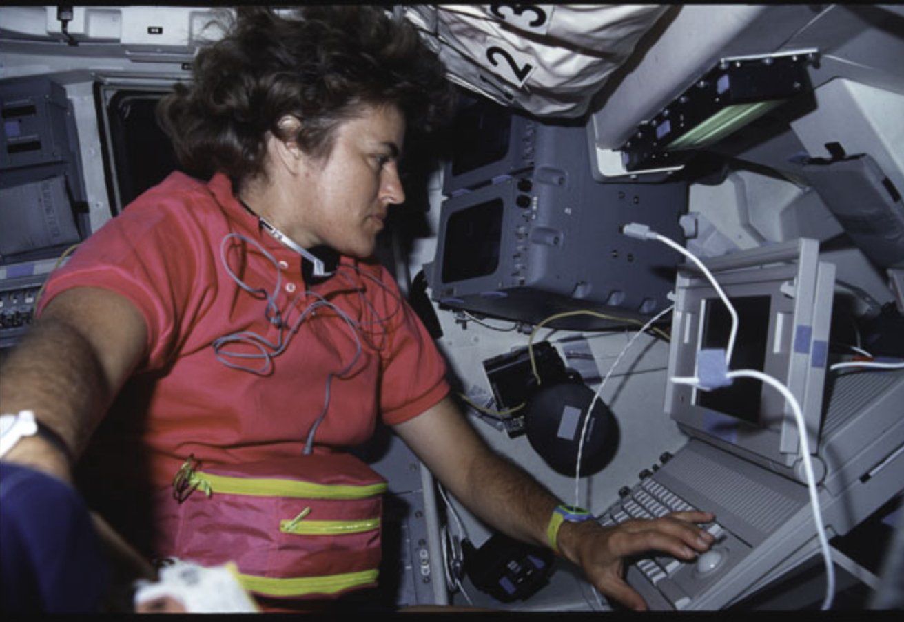 Apple đã thành công tiến vào không gian như thế nào? - 2