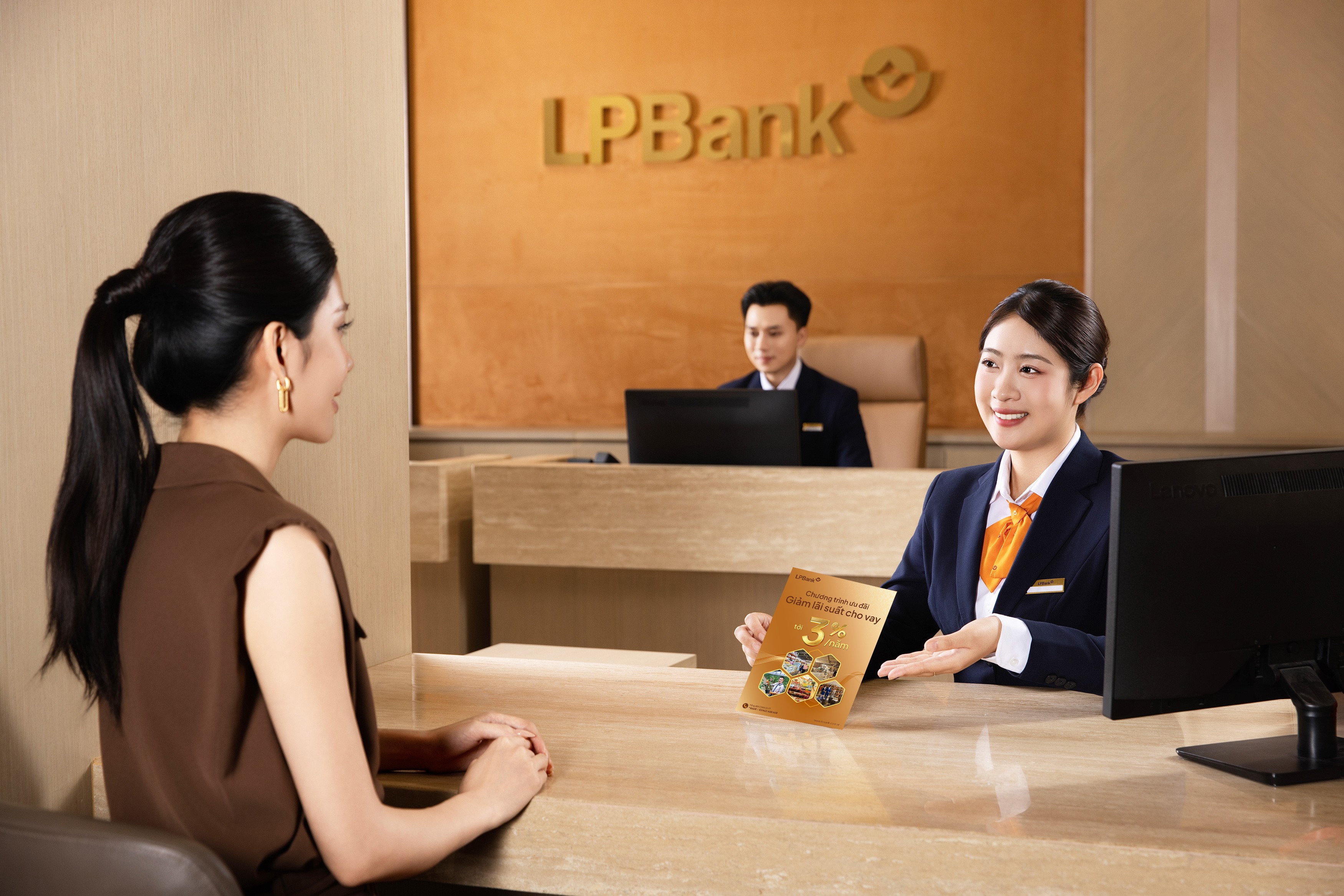 LPBank giảm lãi suất huy động, triển khai hạ lãi suất cho vay theo định hướng của NHNN - 1