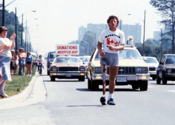 VĐV 18 tuổi cụt chân vẫn chạy 5.373 km, để lại "di sản tỷ đô" chạy marathon - 1