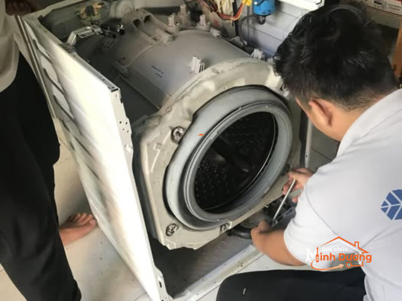 Sập bẫy "thợ cỏ" và ma trận giá sửa máy giặt tại Hà Nội: Đâu là điểm tựa niềm tin? - 3