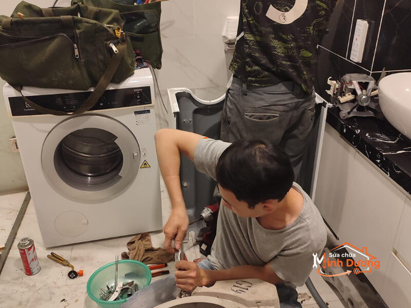 Sập bẫy "thợ cỏ" và ma trận giá sửa máy giặt tại Hà Nội: Đâu là điểm tựa niềm tin? - 4