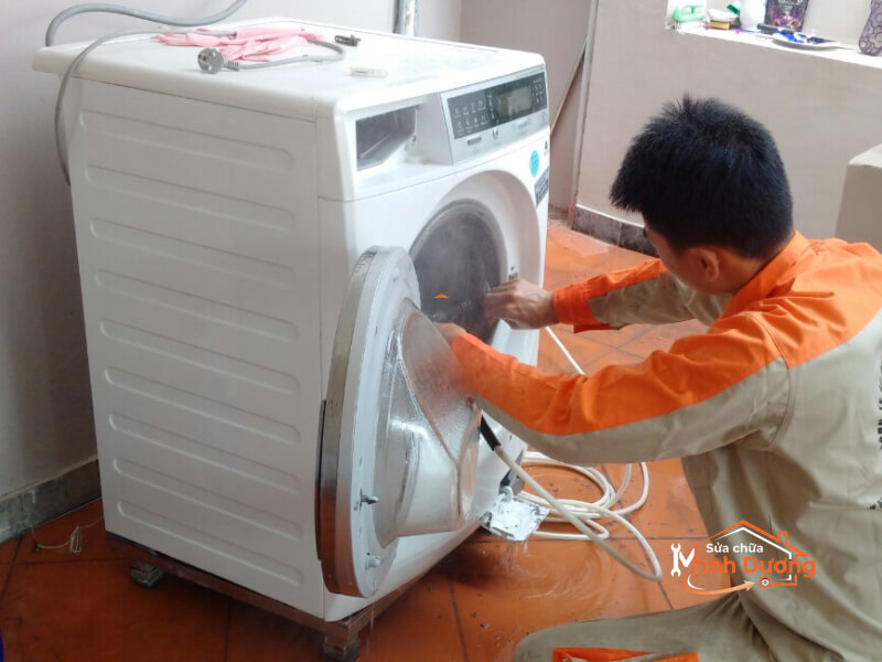 Sập bẫy "thợ cỏ" và ma trận giá sửa máy giặt tại Hà Nội: Đâu là điểm tựa niềm tin? - 2