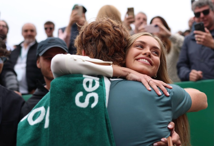 Bạn gái Sinner nhan sắc tuyệt phẩm, gây sốt chung kết Monte Carlo 2026 - 7