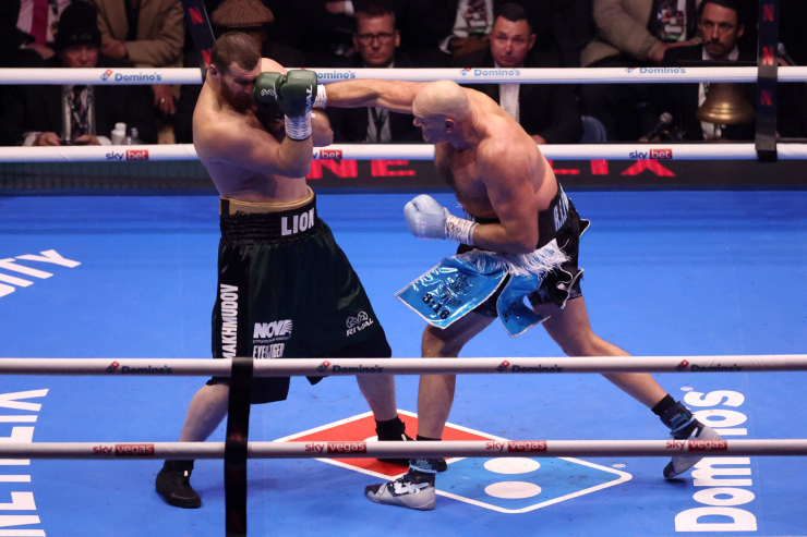 "Vua giang hồ" Fury 37 tuổi đã làm bố vợ, hứa "tặng" con rể dàn vũ nữ thoát y - 1