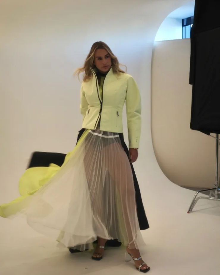 Tay vợt số 1 thế giới mặc bộ đồ xuyên thấu, biến hình thành "Nữ hoàng gợi cảm" - 1