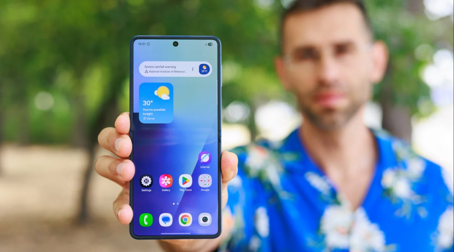 Samsung bất ngờ tăng giá hàng loạt smartphone và tablet - 1