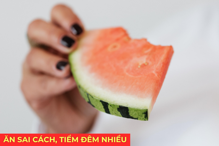 Thói quen ăn dưa hấu tưởng vô hại nhưng lại khiến nhiều người tiểu đêm nhiều hơn - 1