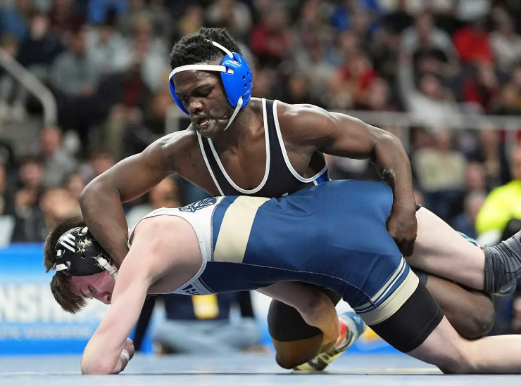 6 tuổi đấu "sinh tử" với đàn tinh tinh, lớn lên là nhà vô địch đấu vật - 2