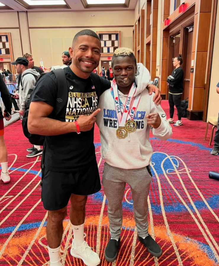 6 tuổi đấu "sinh tử" với đàn tinh tinh, lớn lên là nhà vô địch đấu vật - 1