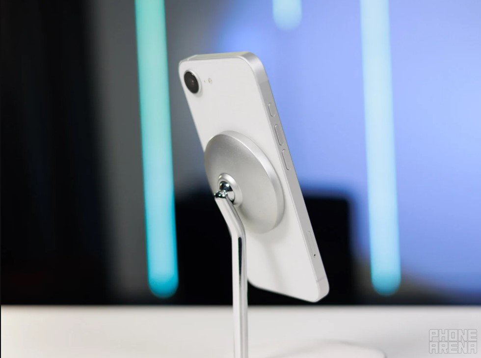 Apple cắt giảm chi phí sản xuất iPhone 18, điều gì đang xảy ra? - 2