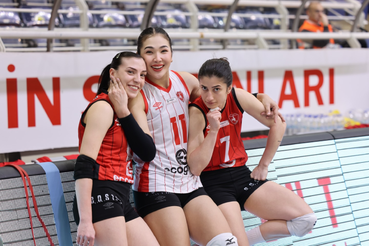 Sao bóng chuyền Thái Lan biến thành siêu mẫu khi diện bikini khoe dáng bốc lửa - 9