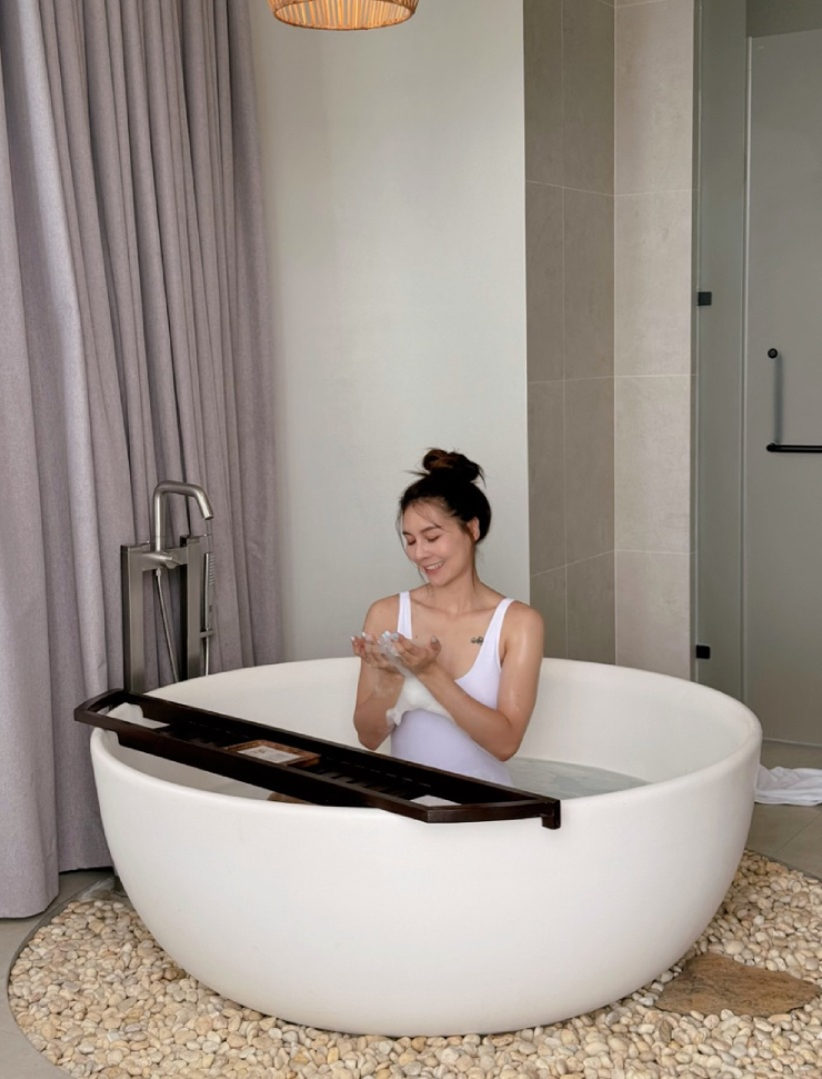 Mỹ nhân bóng chuyền Thái Lan hóa “nàng thơ” với bikini trắng, khoe dáng miễn chê - 5