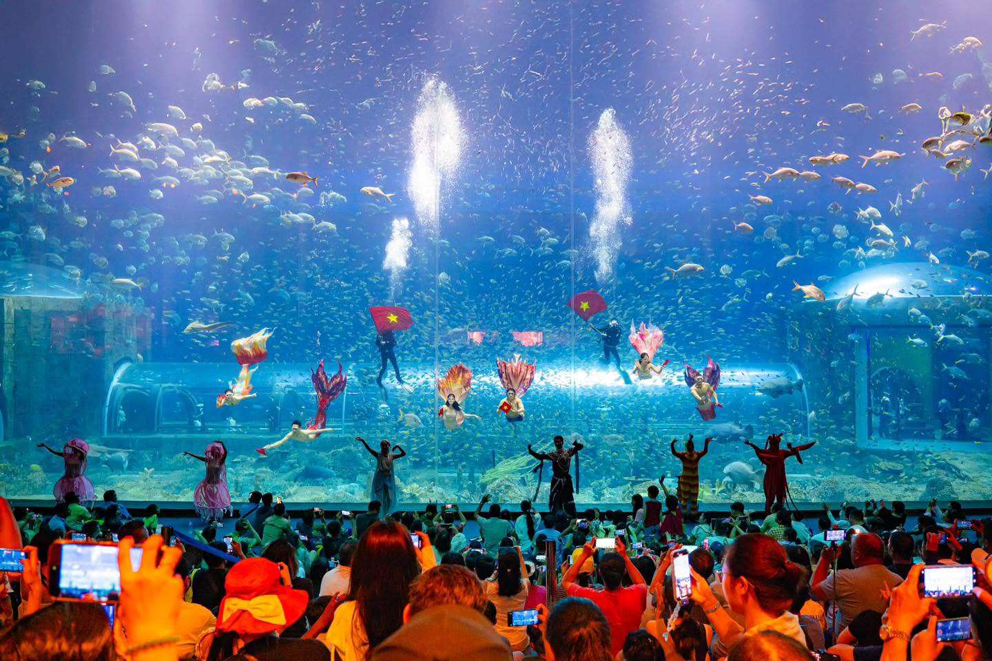 Phú Quốc United Center: Từ “tâm điểm không ngủ” đến “vũ trụ lễ hội” bùng nổ - 6