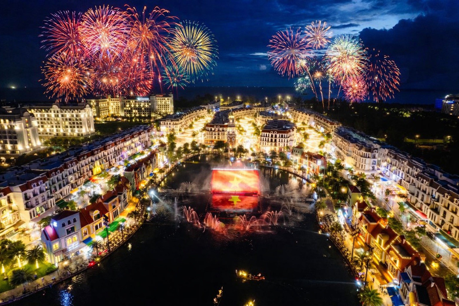 Phú Quốc United Center: Từ “tâm điểm không ngủ” đến “vũ trụ lễ hội” bùng nổ - 9