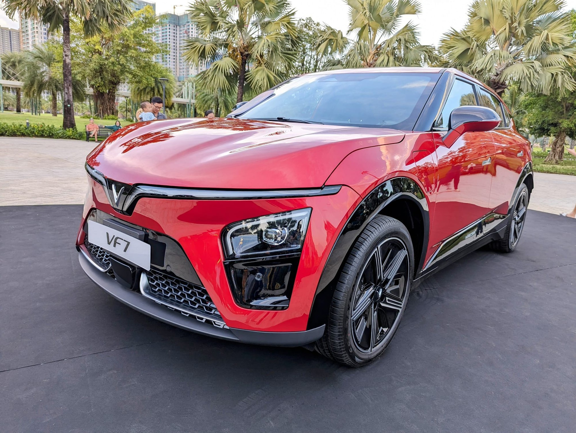 VinFast VF 7: SUV điện mạnh 349 mã lực, chạy gần 500 km/lần sạc - 3