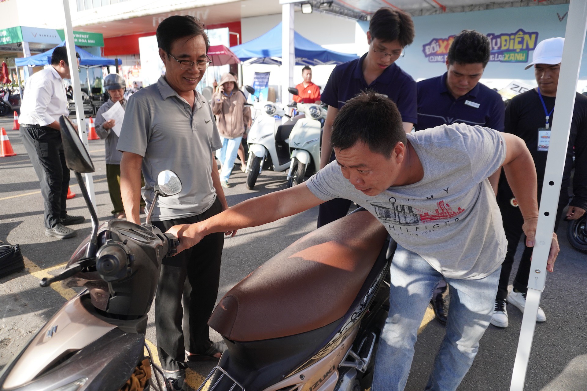 Sôi động sự kiện “Đổi xăng lấy điện” tại miền Tây: Lái thử kín lịch, khách hàng chốt cọc liên tục - 4