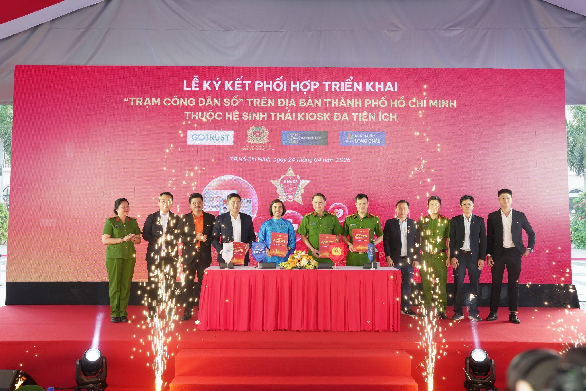 Ngay từ bây giờ, người dân TPHCM đã có thể dễ dàng sử dụng dịch vụ y tế an toàn, minh bạch, tiện lợi ngay tại Trạm Công dân số của thành phố - 2