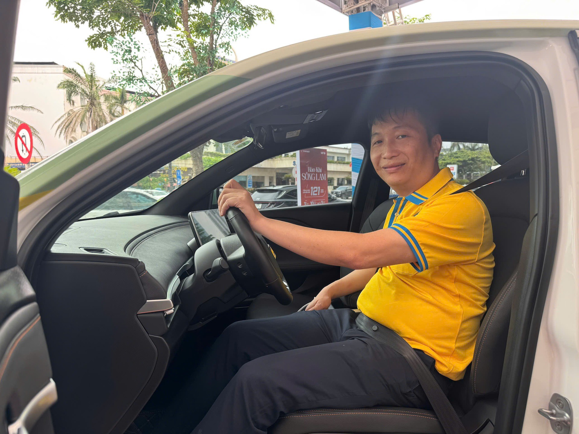 Đây là lý do cả khách cá nhân và tài xế dịch vụ ở Nghệ An đều “ưng” VinFast VF 6 - 2