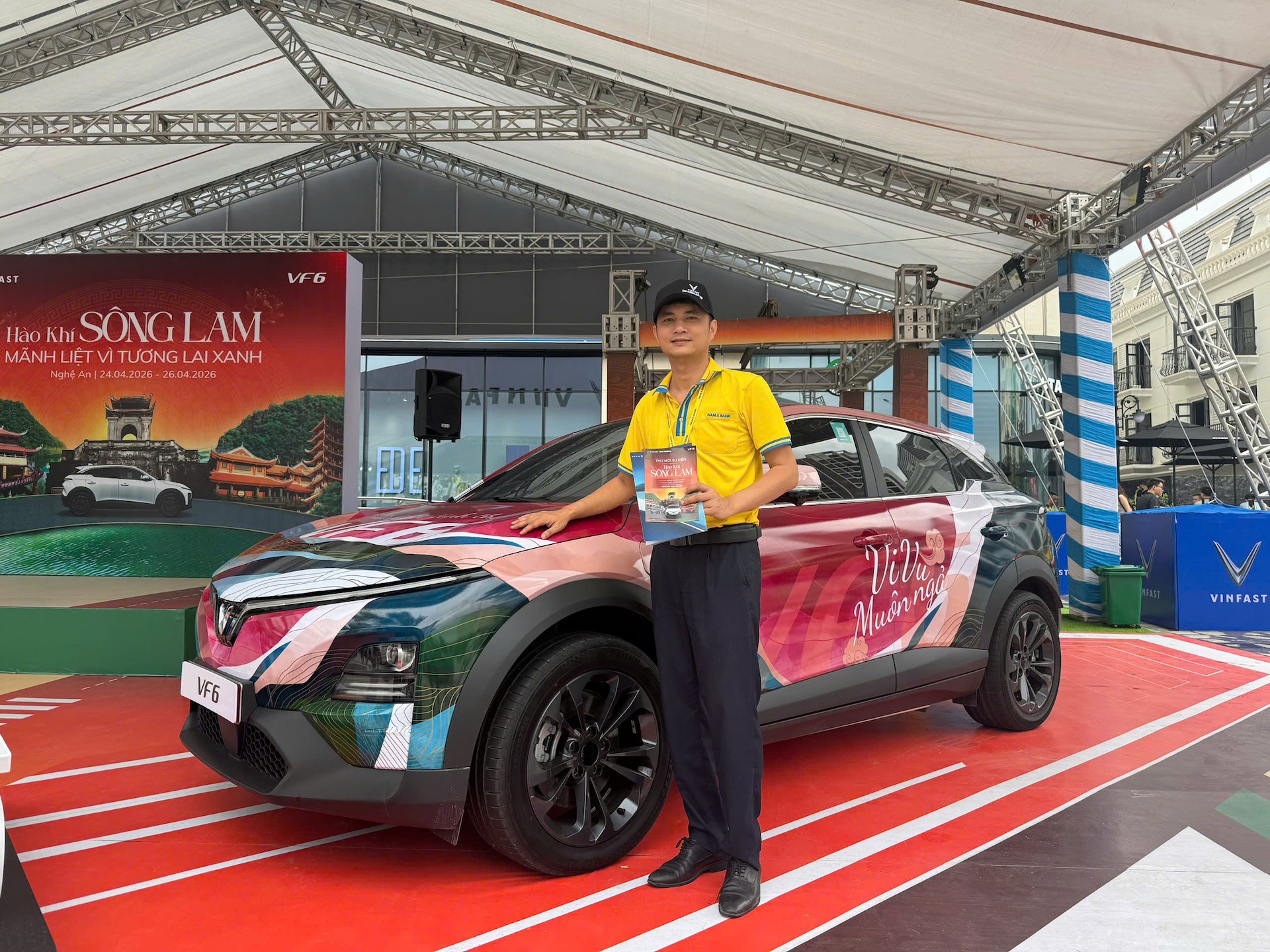 Đây là lý do cả khách cá nhân và tài xế dịch vụ ở Nghệ An đều “ưng” VinFast VF 6 - 4