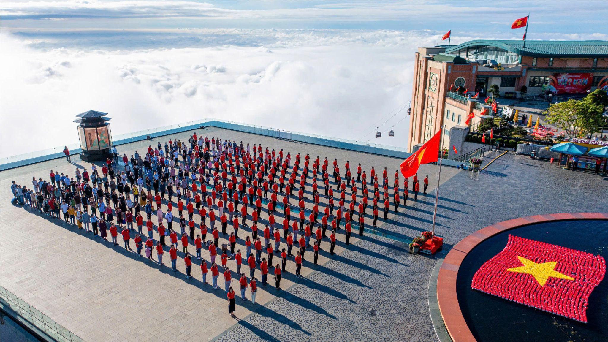 Giới trẻ hào hứng check-in cờ hoa và đi chợ lá trên núi Bà Đen trong kỳ nghỉ lễ Giỗ Tổ - 8