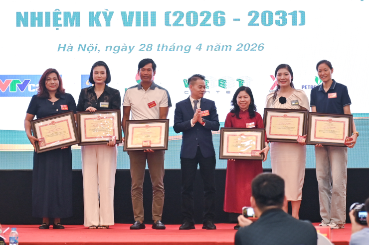 Hoa khôi bóng chuyền Kim Huệ nhận vinh dự lớn, BLV Quang Huy làm Phó Chủ tịch Liên đoàn - 1