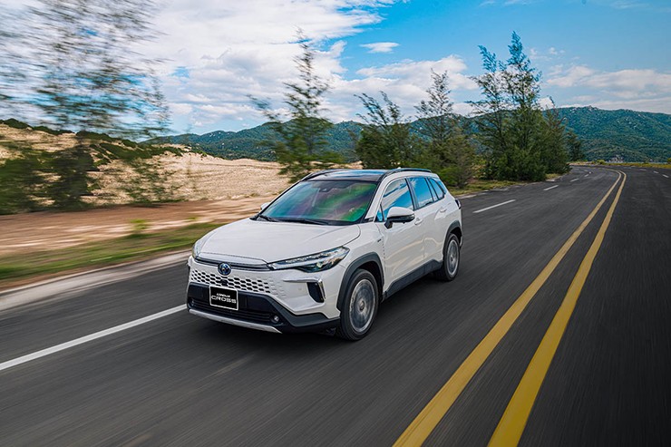 Xe Hybrid “gánh team”, Toyota đạt doanh số cao nhất lịch sử - 2