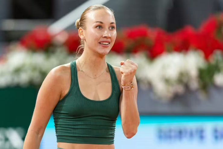 Mỹ nhân giành "vé vớt" gây sốc Madrid Open, số 1 Sabalenka có 6 match-point vẫn thua đau - 1
