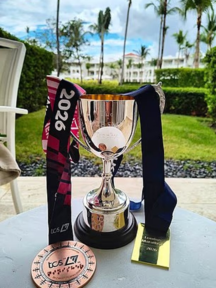 Người đẹp chạy 42km với “chân như bị xé toạc” ở London Marathon - 5