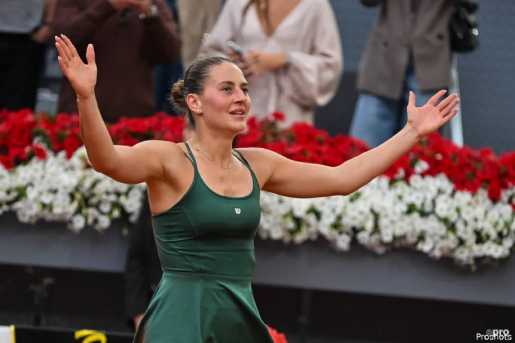 Sinner bỏ xa Alcaraz, "Búp bê" Kostyuk bay cao (Bảng xếp hạng tennis 4/5) - 2