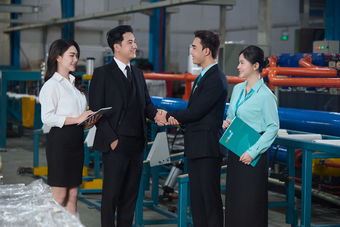 ABBank: Khi ngân hàng chọn “phụng sự” thay vì chỉ “phục vụ” - 1