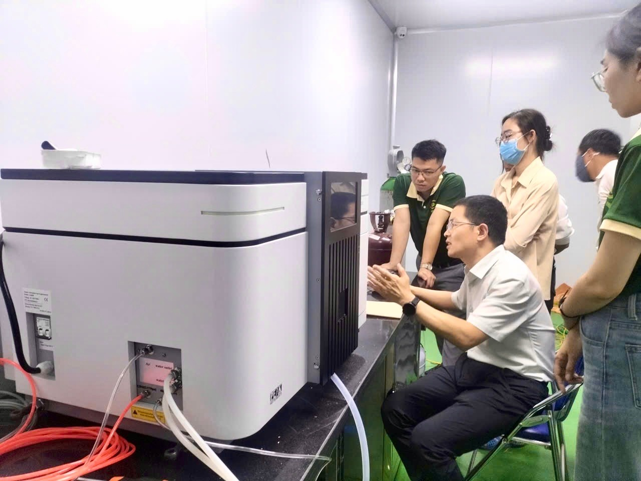 Thiết bị hiện đại chưa đủ tạo ra hiệu quả phòng thí nghiệm - 4