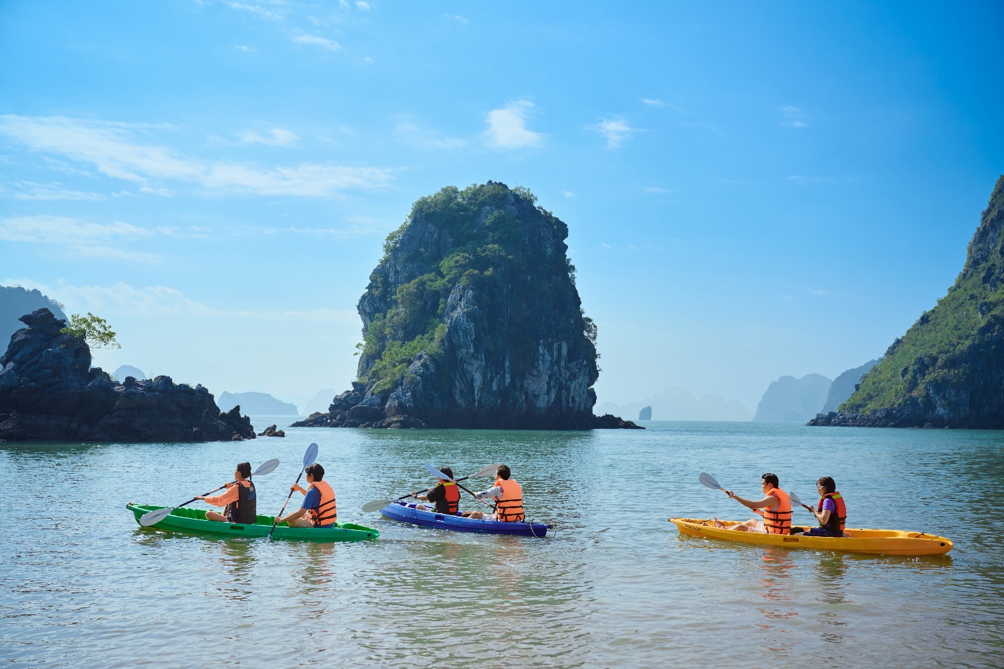 Vân Đồn kích hoạt “mỏ vàng” du lịch, đón 12 vạn du khách dịp lễ 30/4 - 1/5 - 2