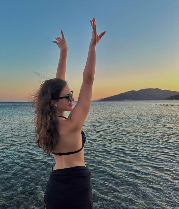 Hot girl bóng chuyền Thổ Nhĩ Kỳ mặc áo lưới, gây mê hoặc với bikini gợi cảm - 11