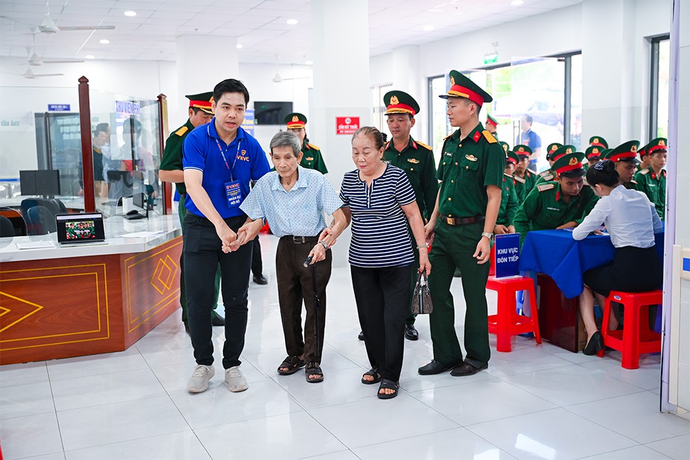VNVC tài trợ Đặc khu Côn Đảo gói hỗ trợ hơn 10 tỷ đồng, đồng hành cùng TP.HCM bảo vệ sức khỏe quân, dân biển đảo - 3