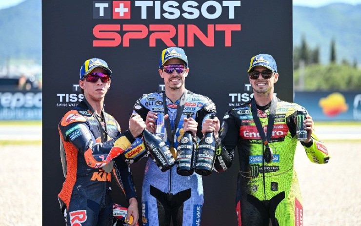 Đua xe MotoGP, Catalan GP: 2 vụ tai nạn kinh hoàng cùng màn trở lại P1 đầy cảm xúc tại Barcelona-Catalunya - 4